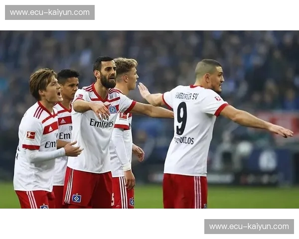 红白魂与矿工蓝的宿命交织：阿贾克斯vs沙尔克04，不止是足球的绿茵博弈