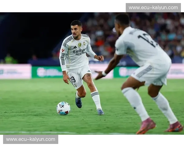 绿茵场上的“阶级斗争”与足球美学：皇马vs莱万特的巅峰博弈与深度解构