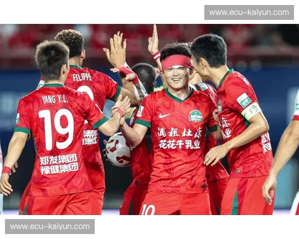 亚洲足球巅峰对决：恒大、水原蓝翼，谁能点燃亚冠荣耀之夜？